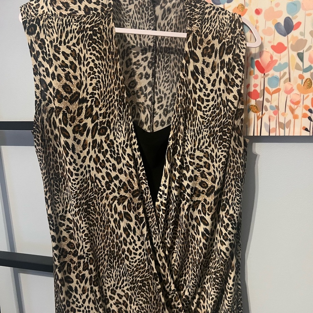 Leopard Print Sleeveless Shirt